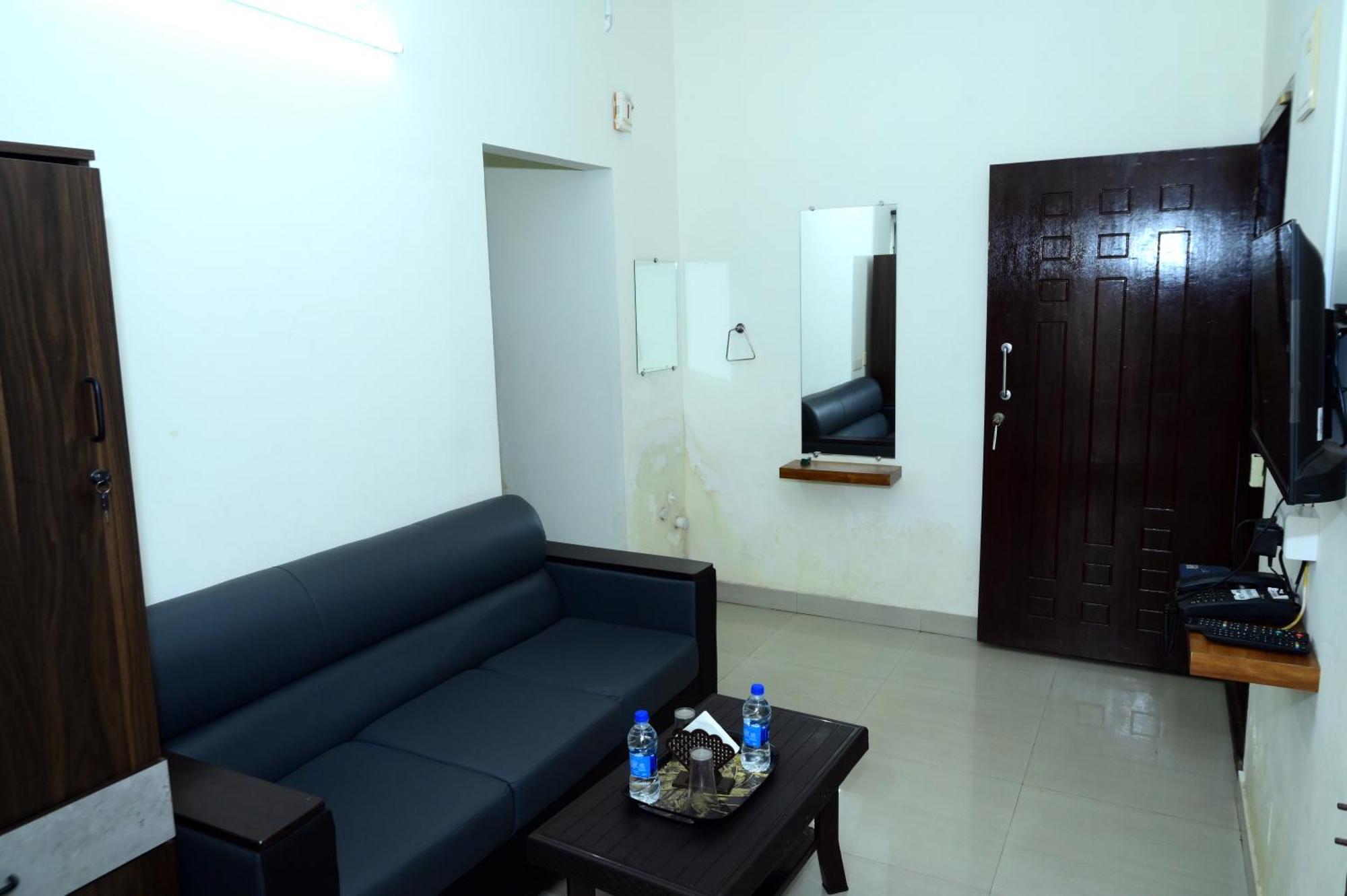 Hotel Aradhya Inn Deralakatte Mangalore Esterno foto