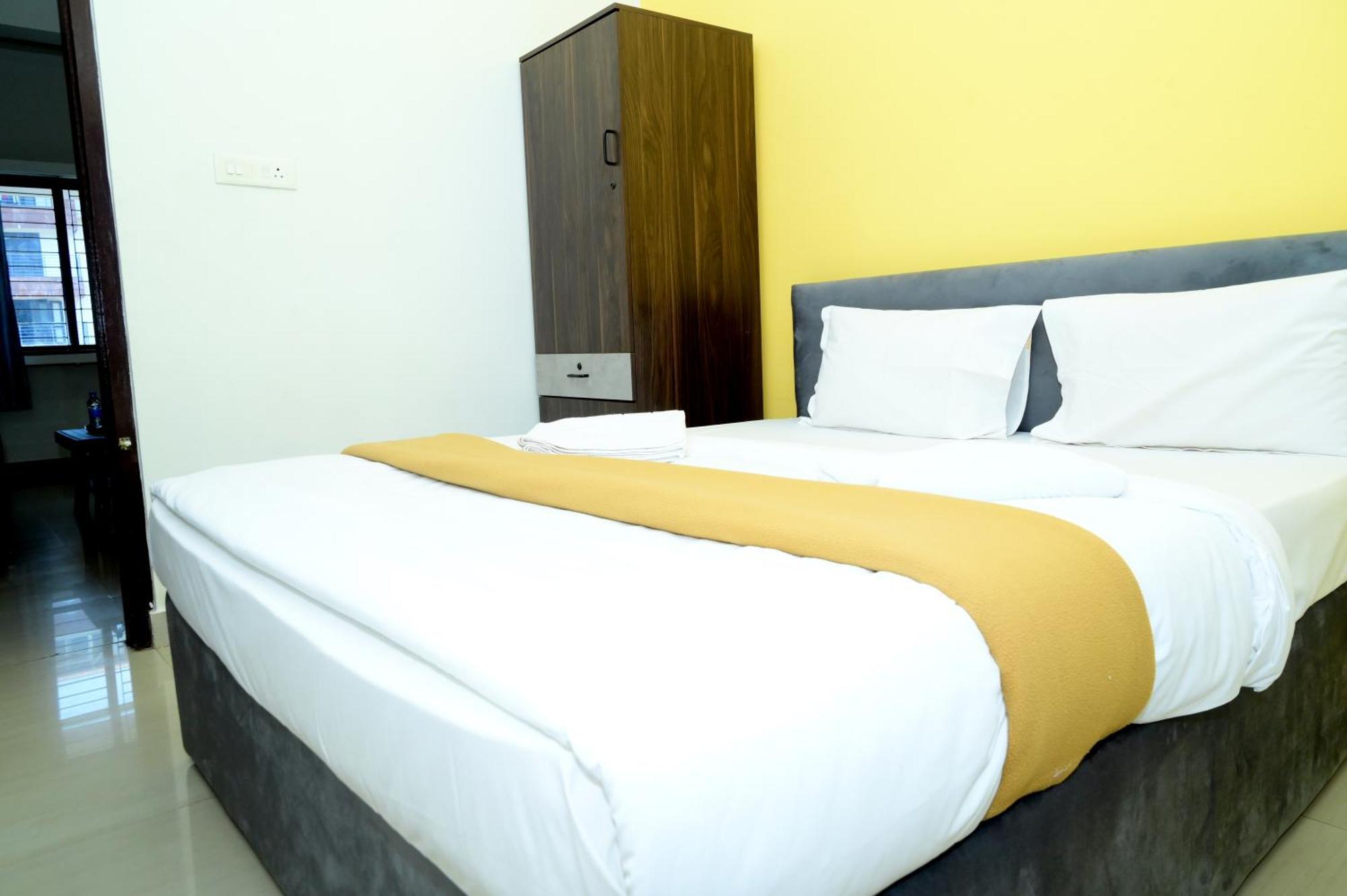 Hotel Aradhya Inn Deralakatte Mangalore Esterno foto
