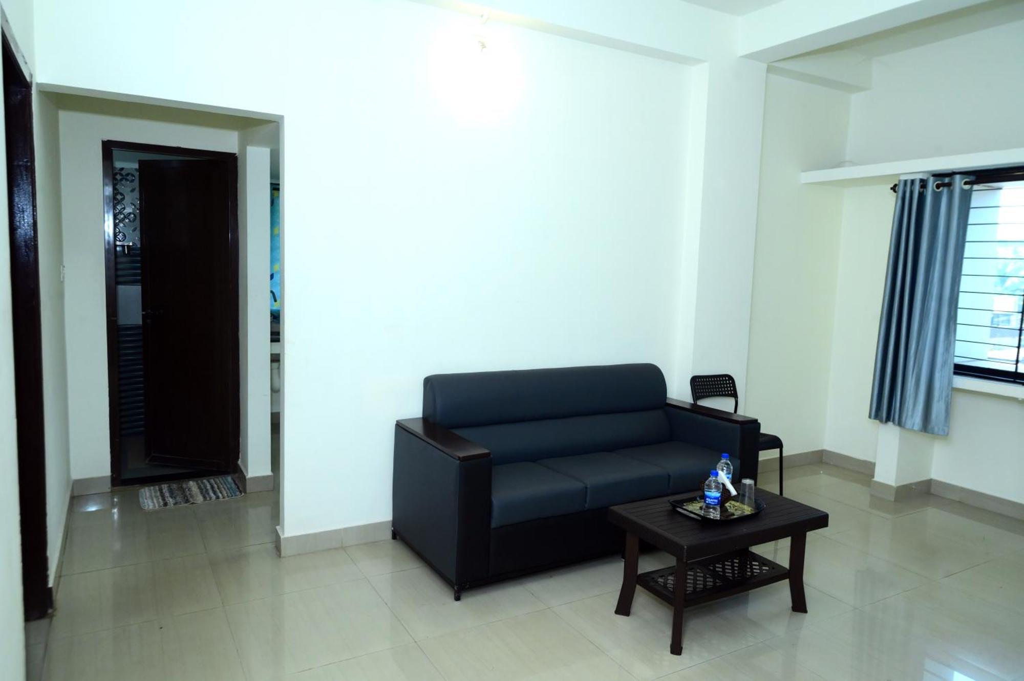 Hotel Aradhya Inn Deralakatte Mangalore Esterno foto