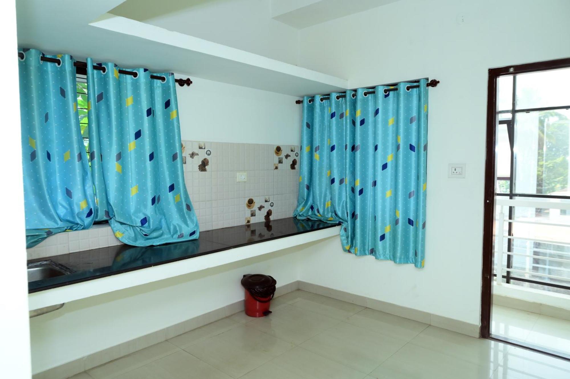 Hotel Aradhya Inn Deralakatte Mangalore Esterno foto