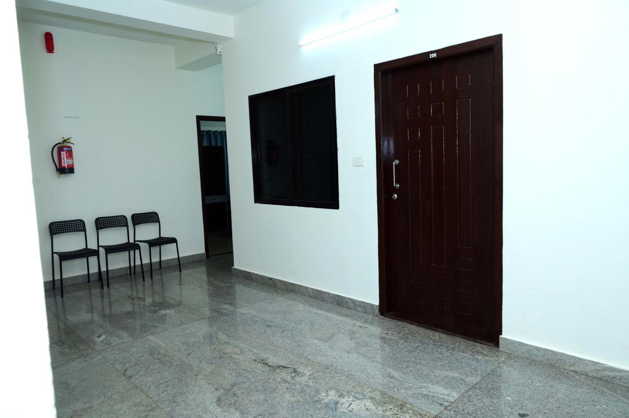Hotel Aradhya Inn Deralakatte Mangalore Esterno foto