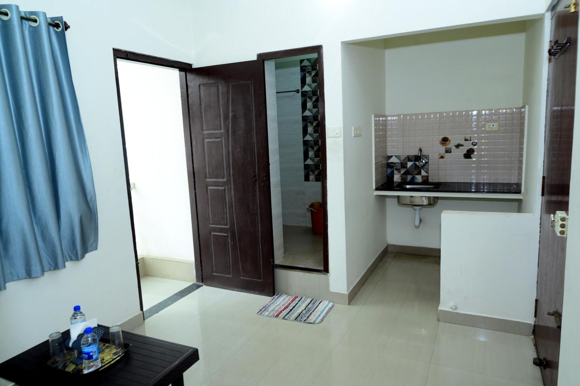 Hotel Aradhya Inn Deralakatte Mangalore Esterno foto