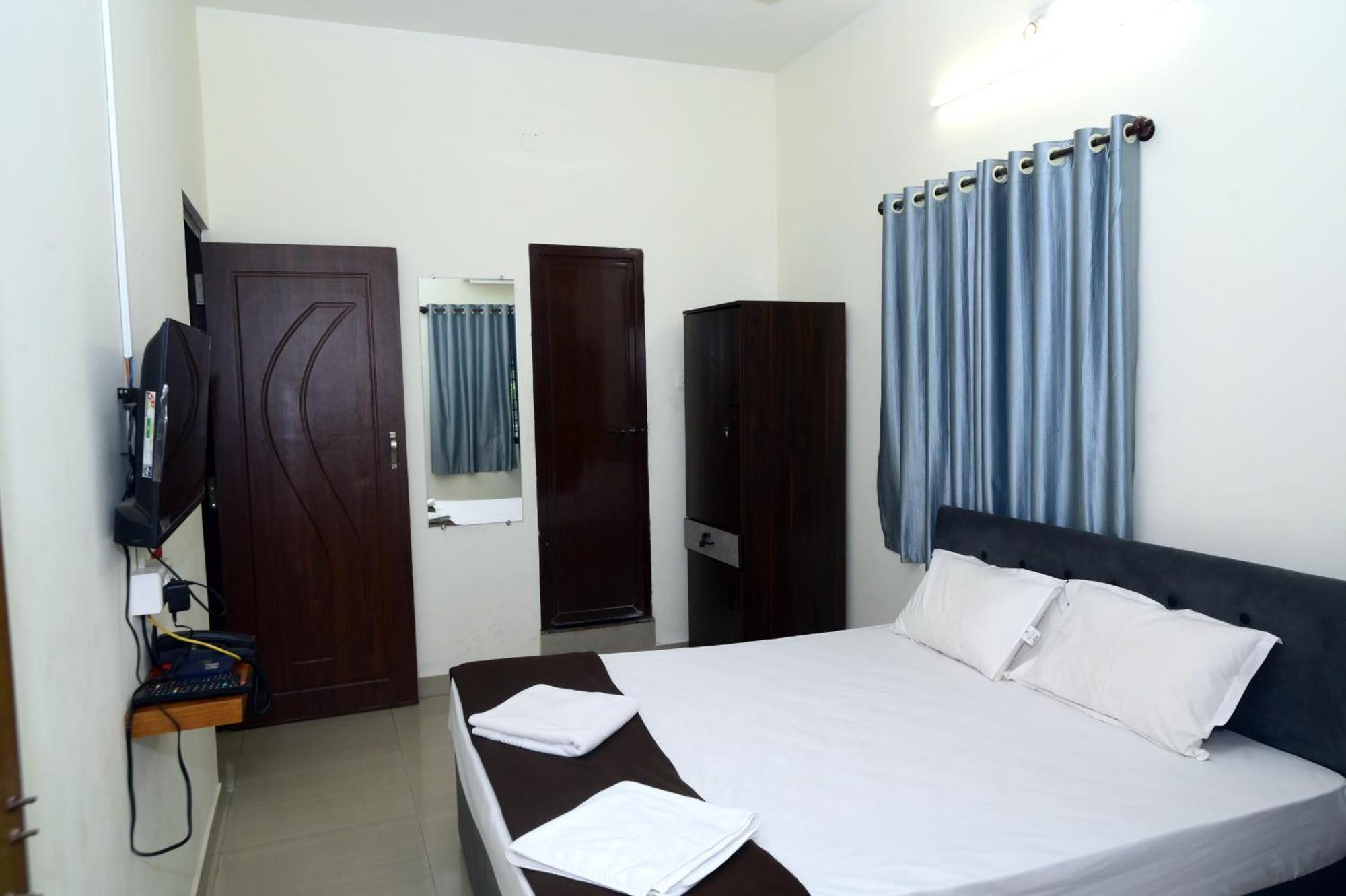 Hotel Aradhya Inn Deralakatte Mangalore Esterno foto