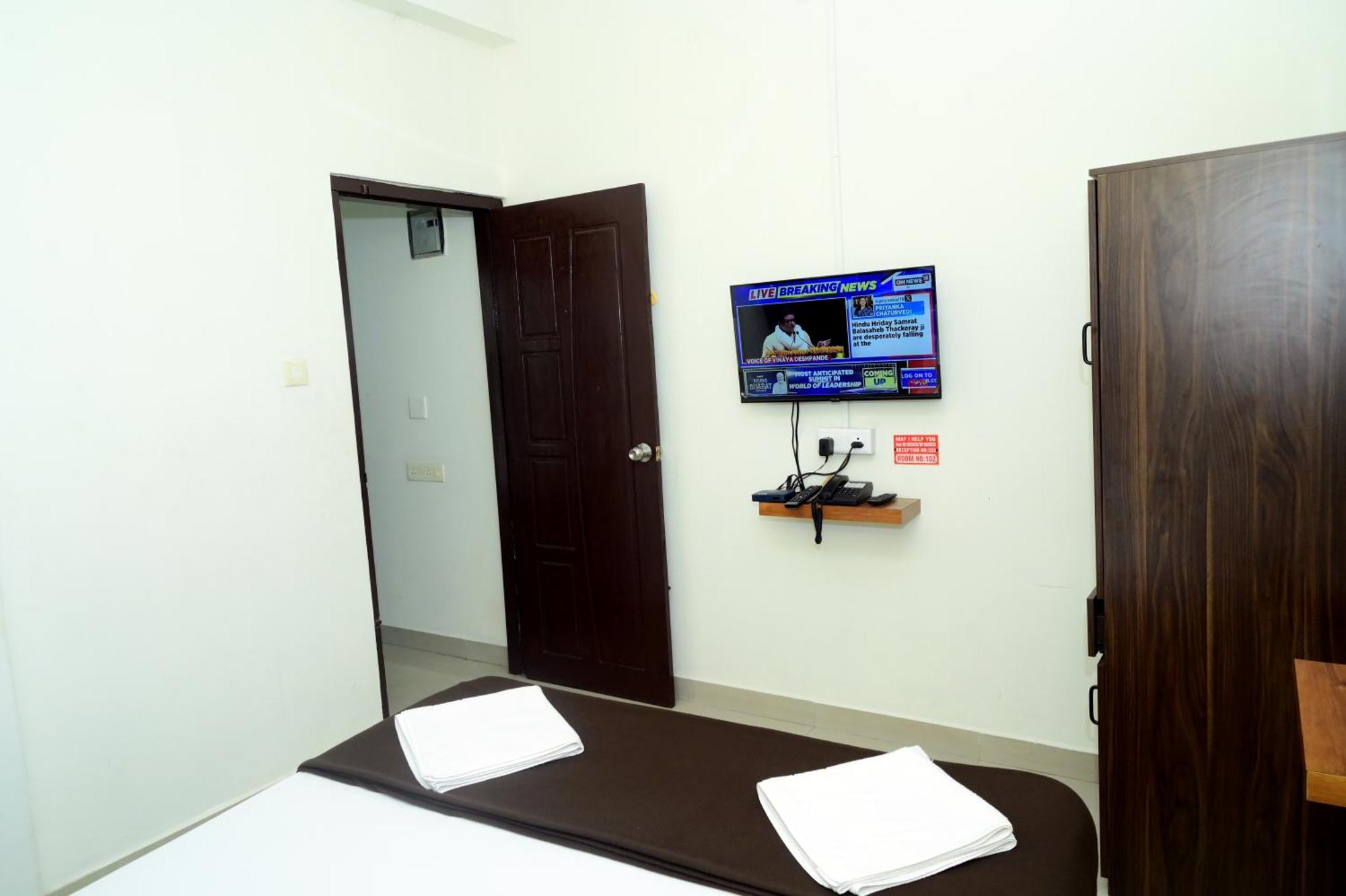 Hotel Aradhya Inn Deralakatte Mangalore Esterno foto