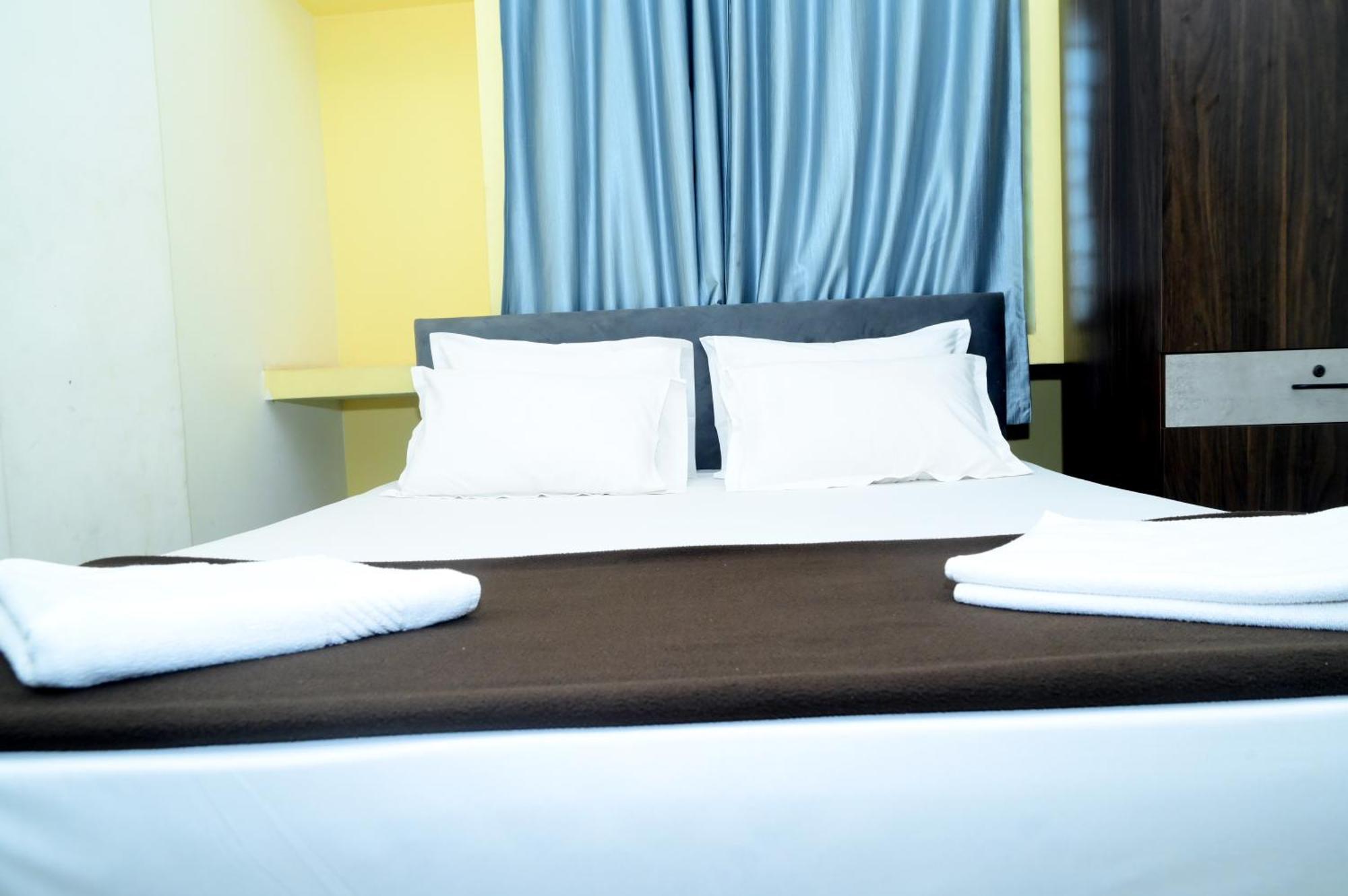 Hotel Aradhya Inn Deralakatte Mangalore Esterno foto