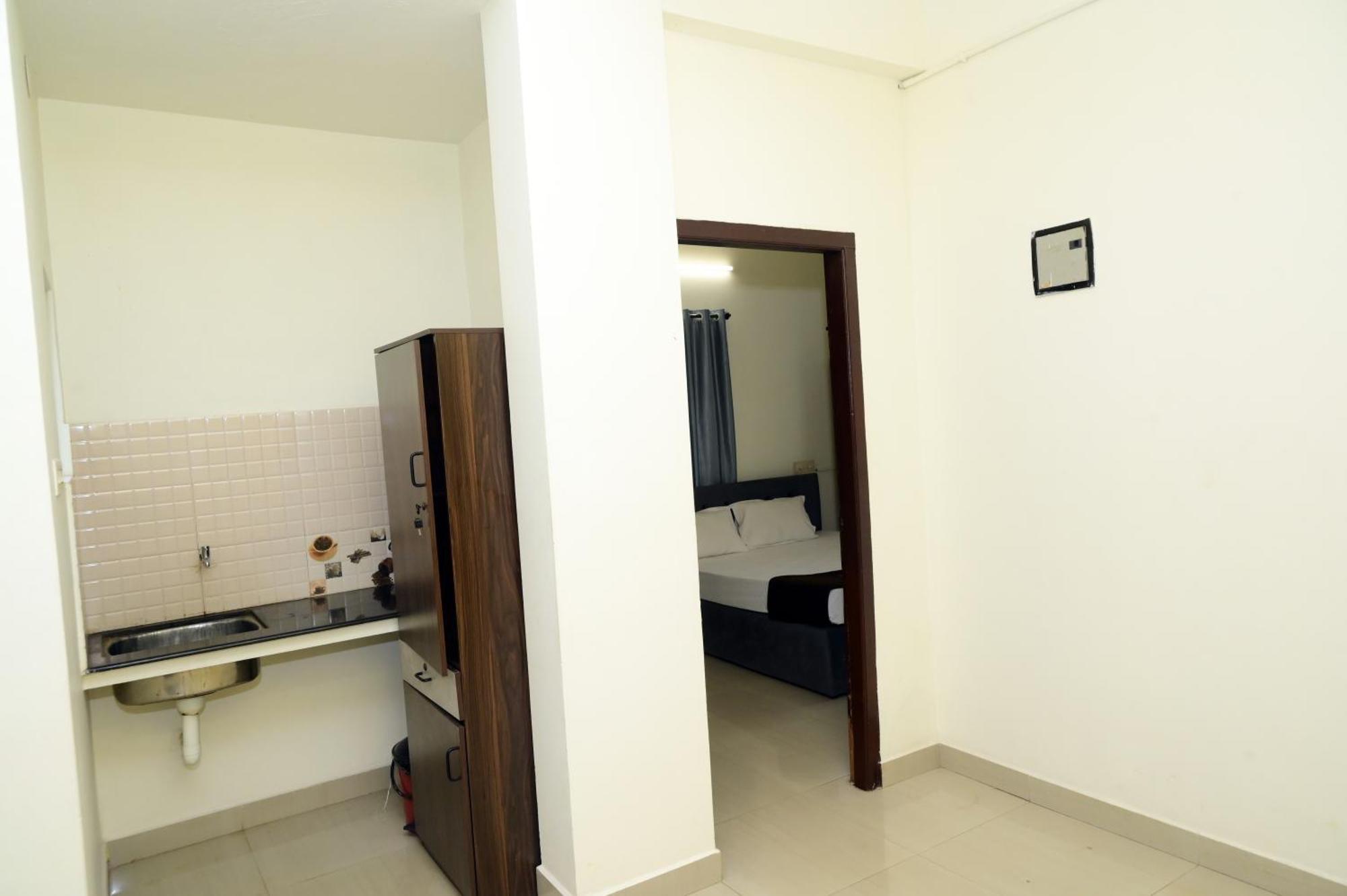 Hotel Aradhya Inn Deralakatte Mangalore Esterno foto