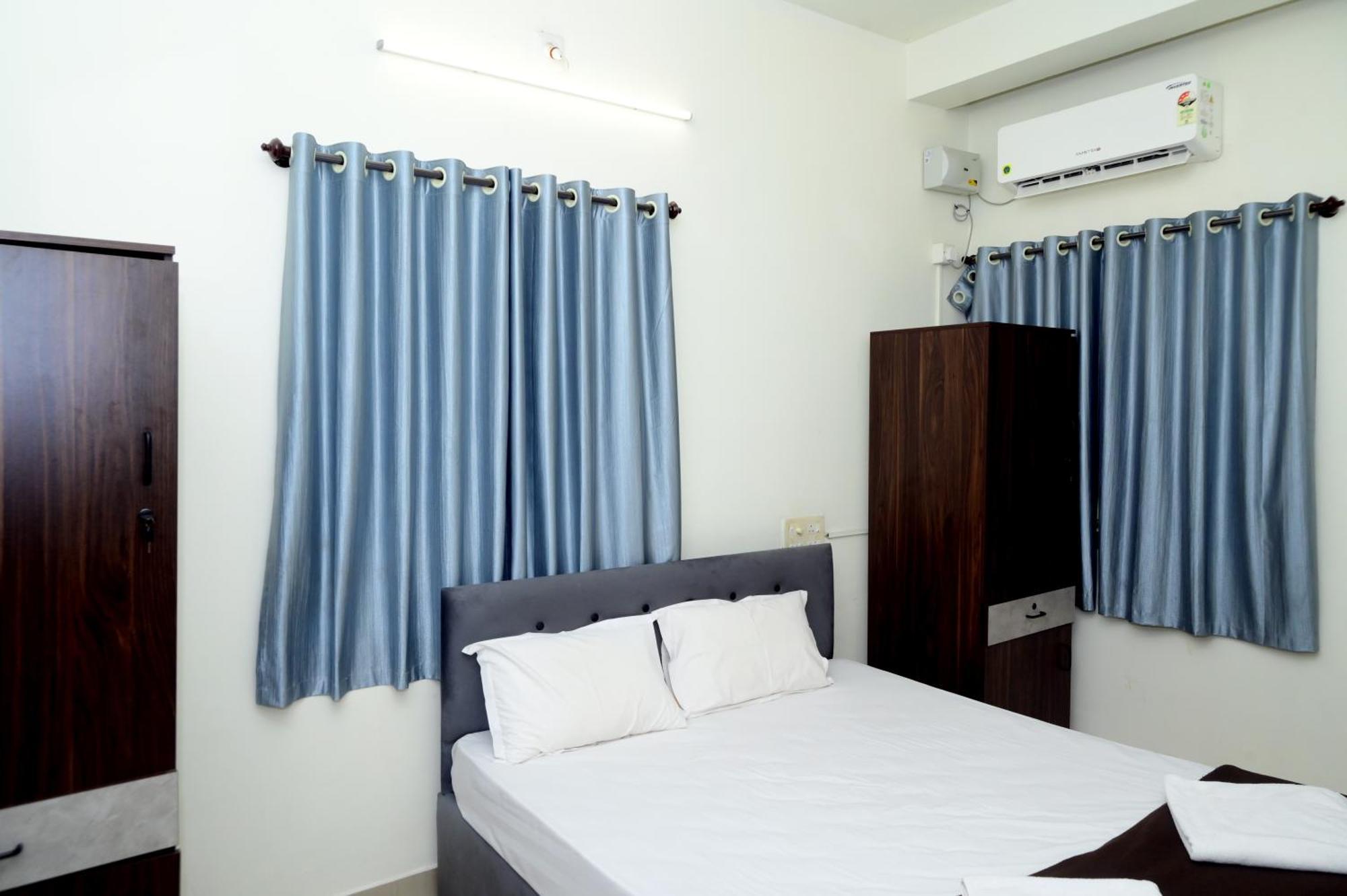 Hotel Aradhya Inn Deralakatte Mangalore Esterno foto