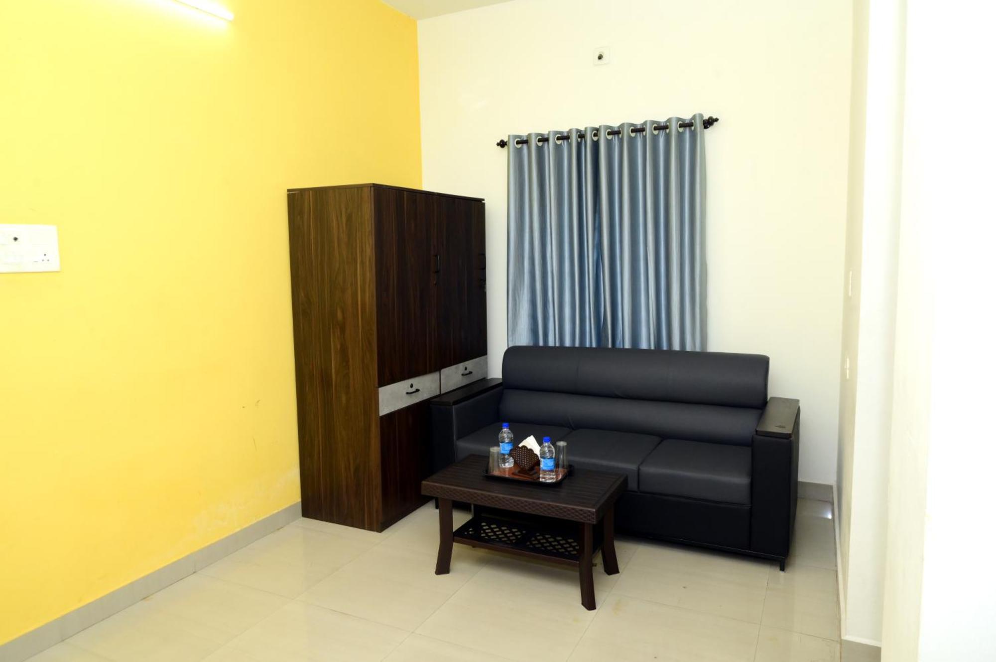 Hotel Aradhya Inn Deralakatte Mangalore Esterno foto
