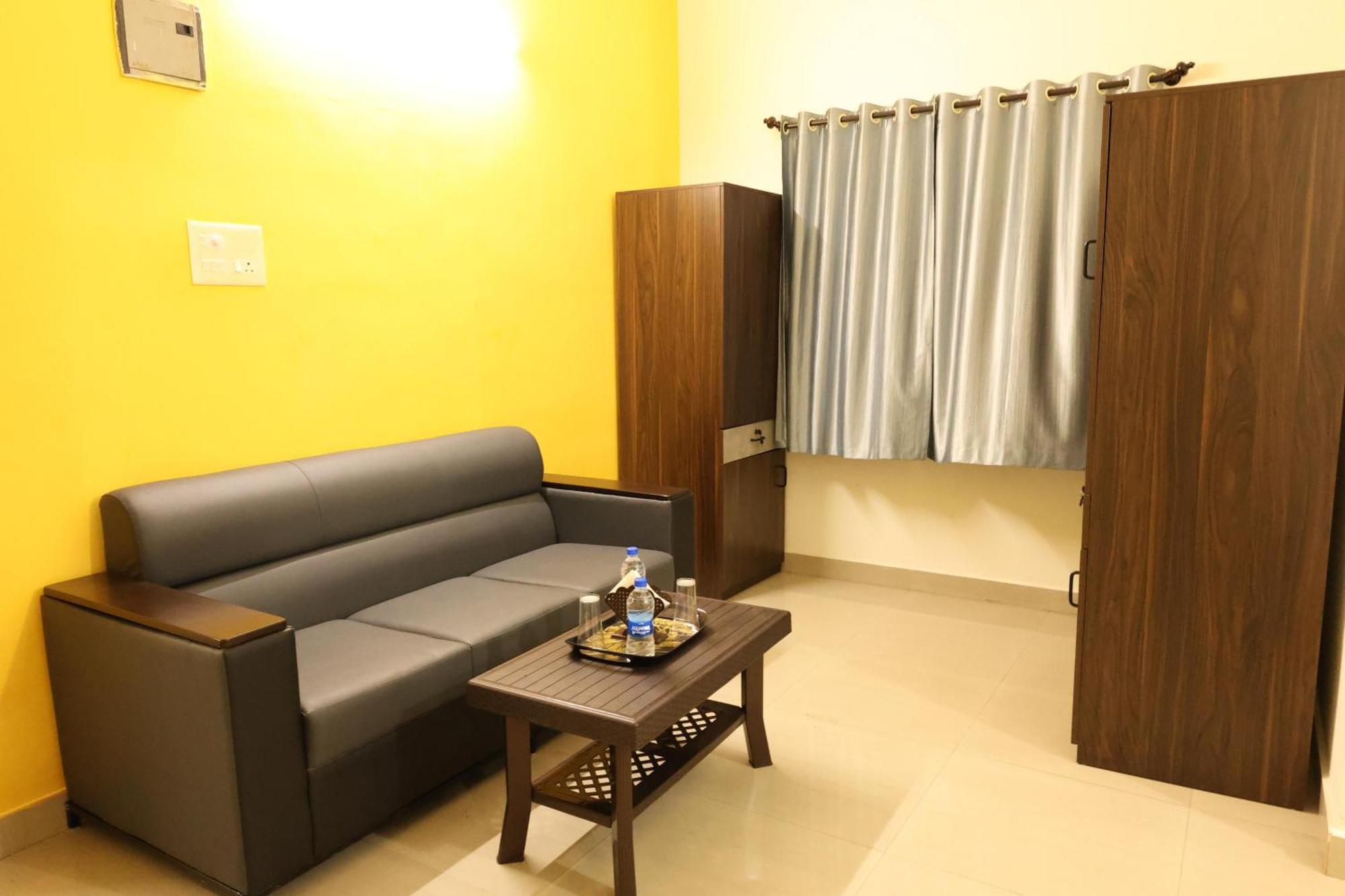 Hotel Aradhya Inn Deralakatte Mangalore Esterno foto
