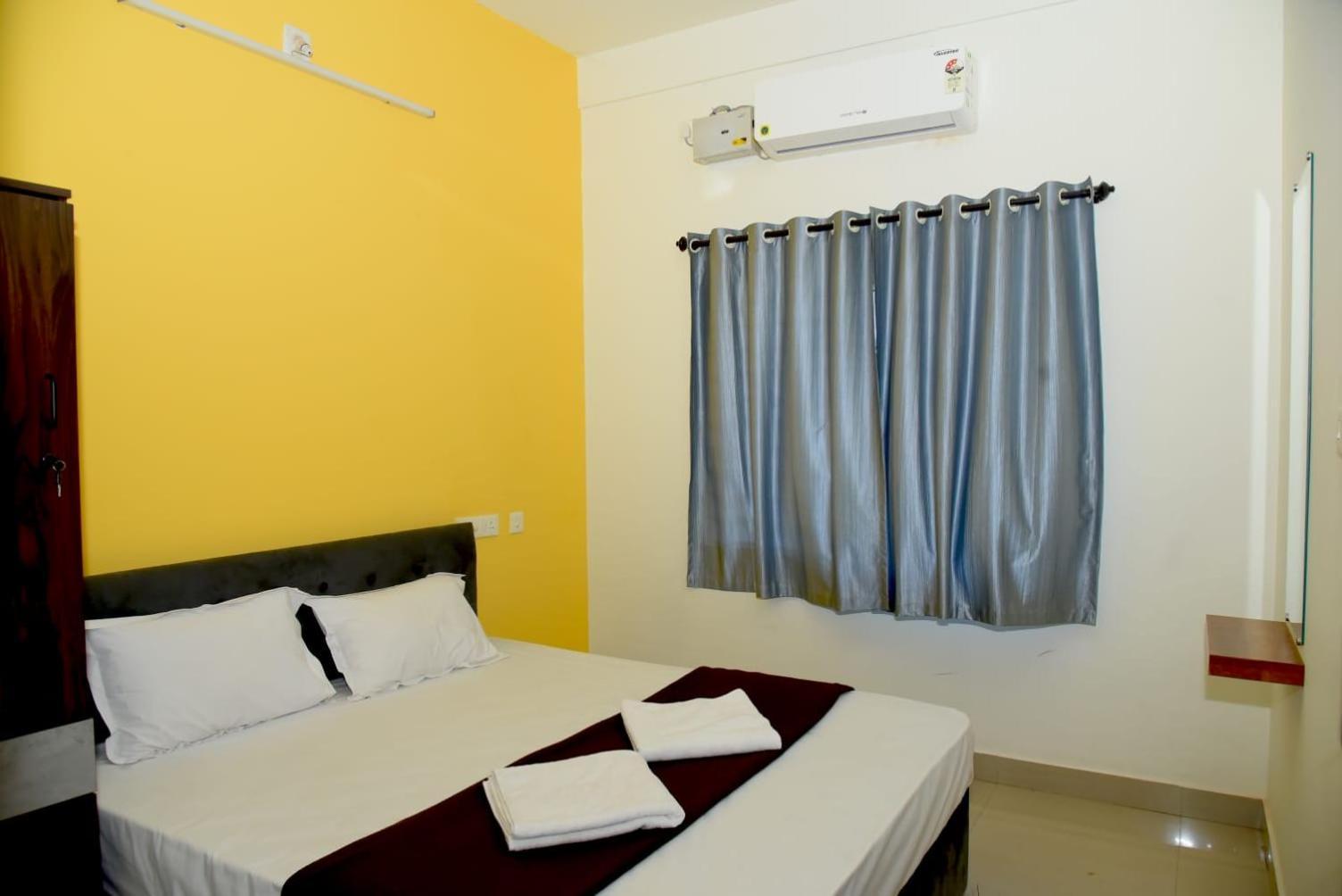 Hotel Aradhya Inn Deralakatte Mangalore Esterno foto