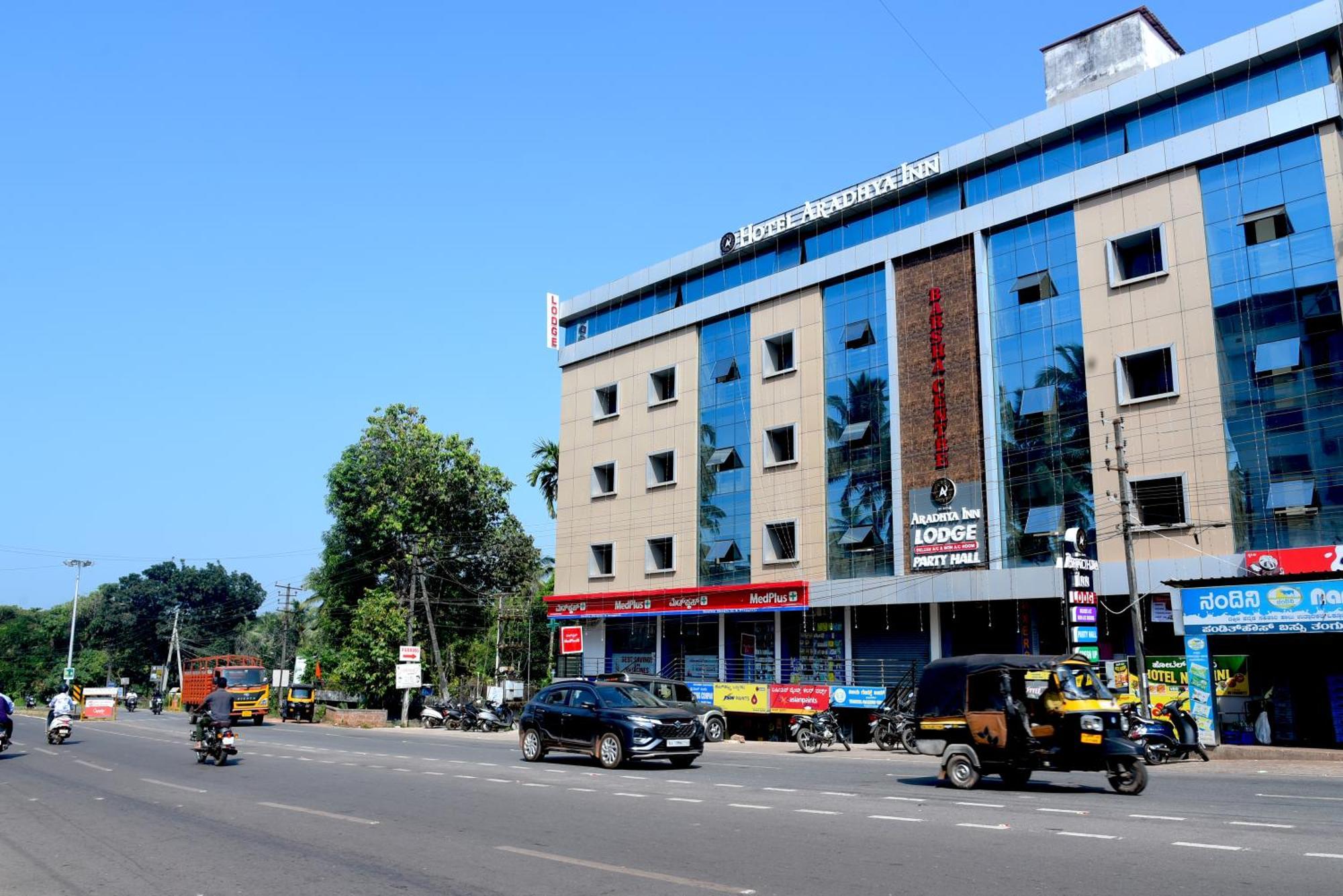 Hotel Aradhya Inn Deralakatte Mangalore Esterno foto