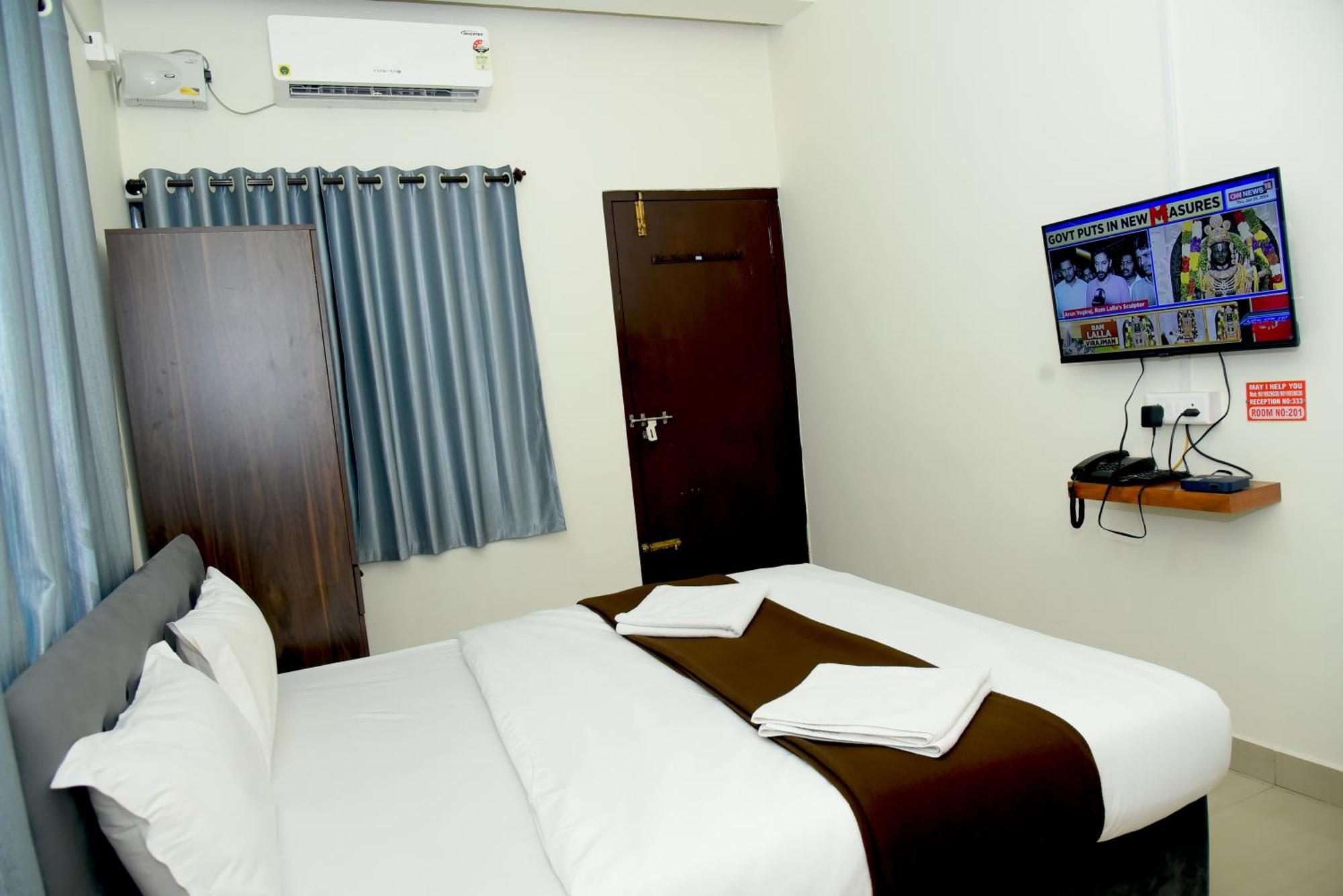 Hotel Aradhya Inn Deralakatte Mangalore Esterno foto