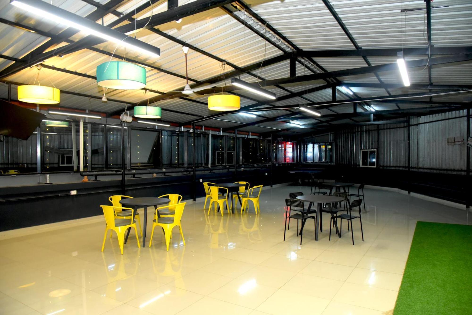 Hotel Aradhya Inn Deralakatte Mangalore Esterno foto