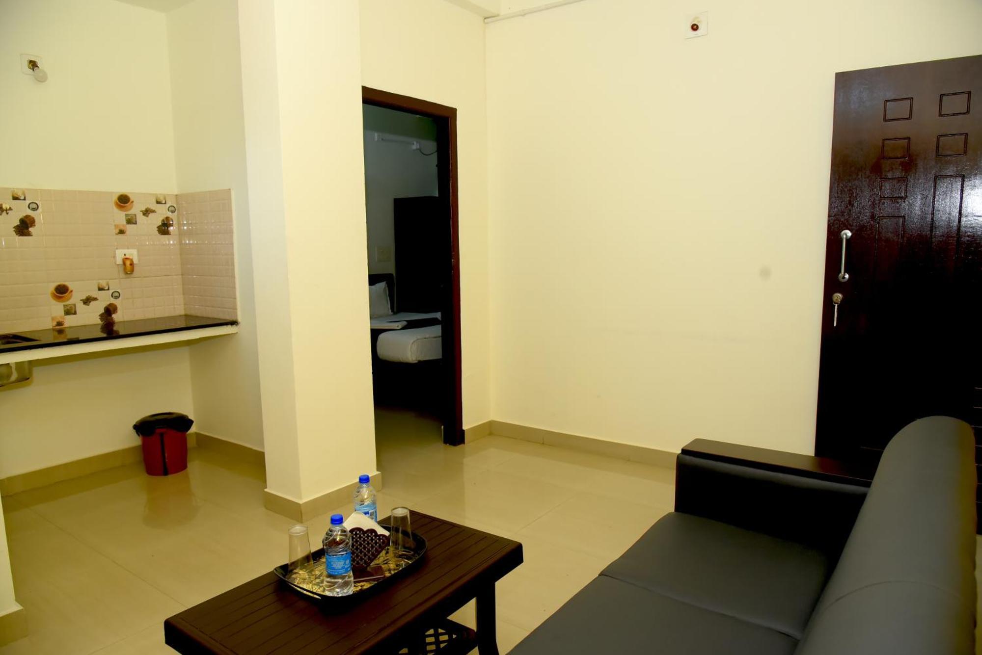 Hotel Aradhya Inn Deralakatte Mangalore Esterno foto