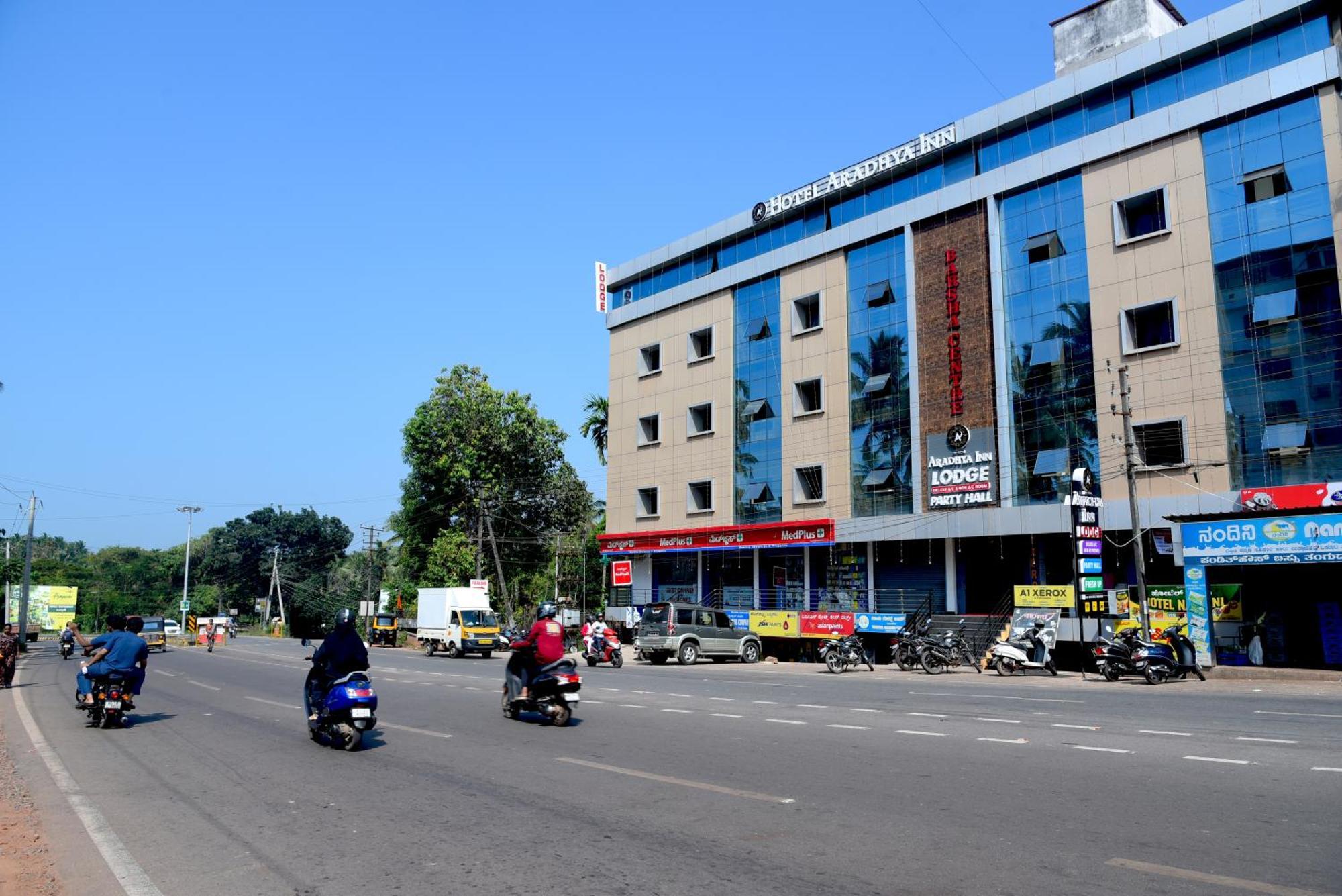 Hotel Aradhya Inn Deralakatte Mangalore Esterno foto